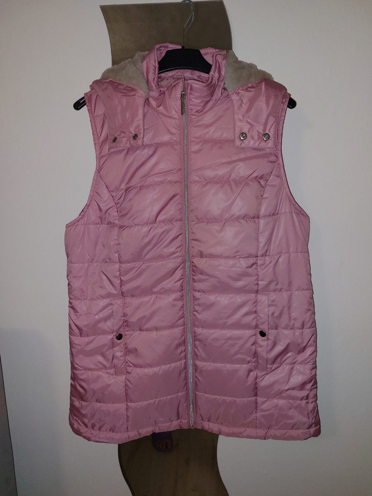 Prodouzena vesta atlas for women