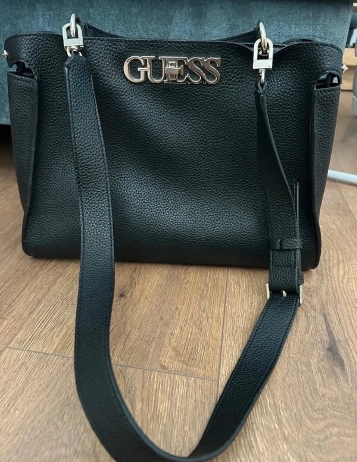 Kabelka GUESS Uptown Chic Large Satchel